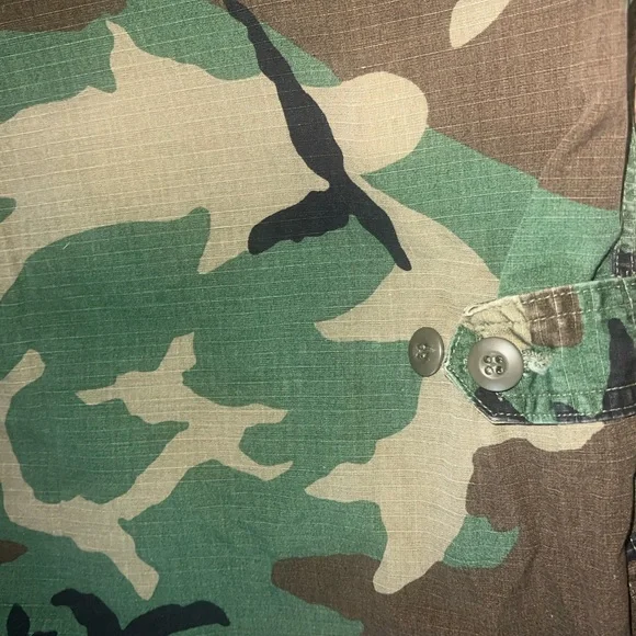 Military Camouflage Long Sleeve Front Pockets / Button Up Shirt Size Large - Picture 6 of 6